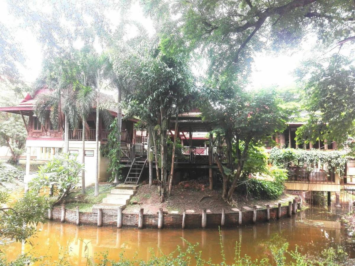 Bed & Breakfast Luang Chumni Village 2*